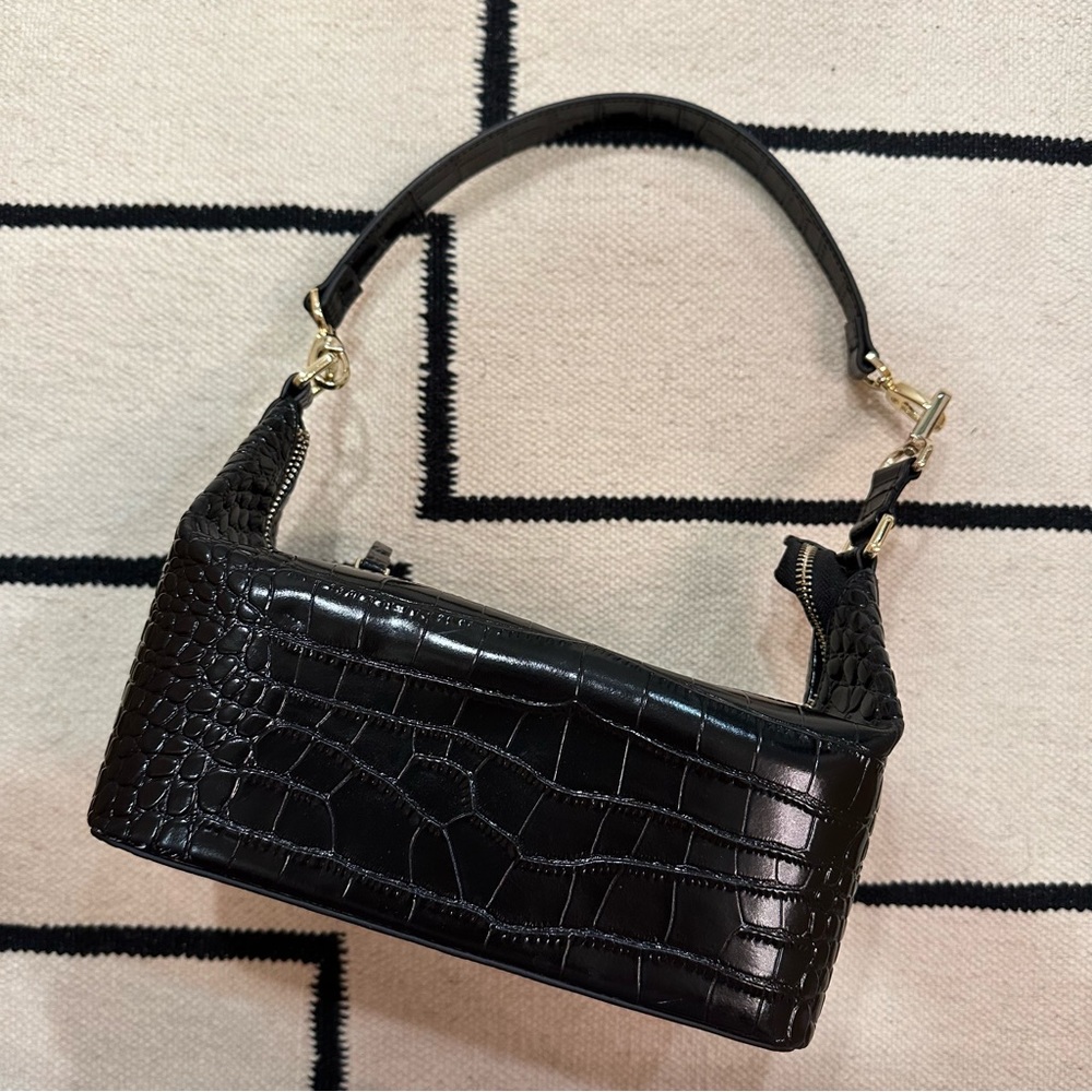 Black shoulder bag